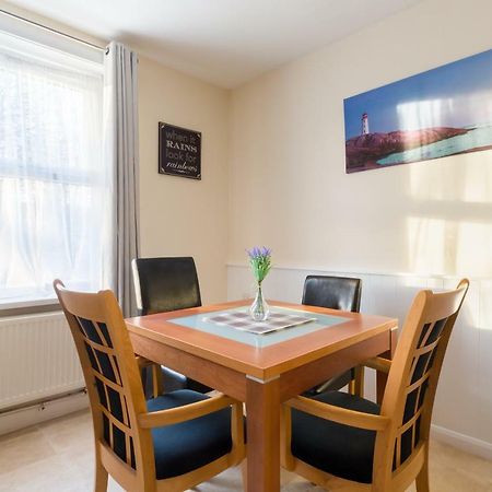 Well Presented 2 Bedroom House - Sleeps Four レミントンスパー エクステリア 写真