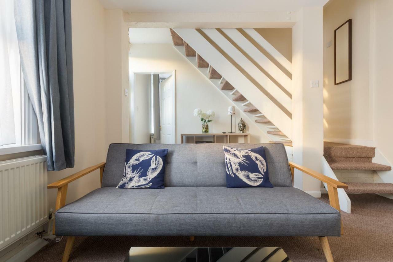Well Presented 2 Bedroom House - Sleeps Four レミントンスパー エクステリア 写真