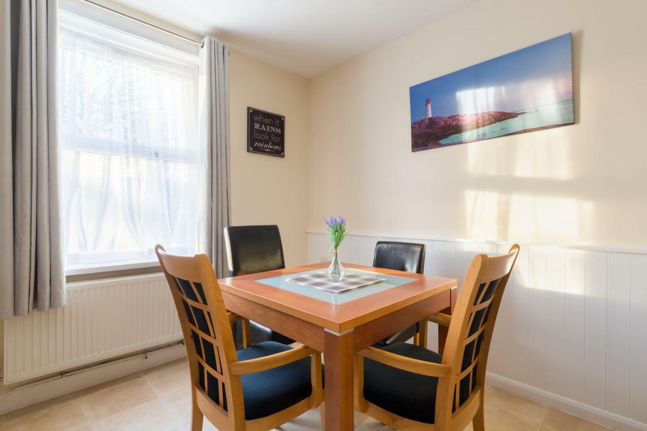 Well Presented 2 Bedroom House - Sleeps Four レミントンスパー エクステリア 写真