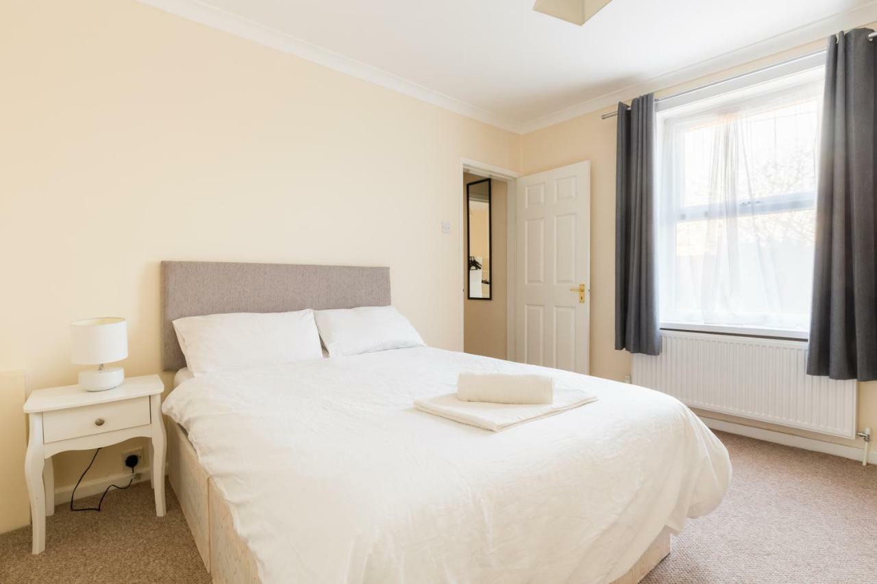 Well Presented 2 Bedroom House - Sleeps Four レミントンスパー エクステリア 写真