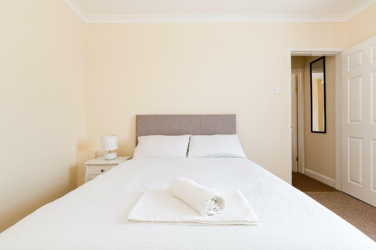 Well Presented 2 Bedroom House - Sleeps Four レミントンスパー エクステリア 写真