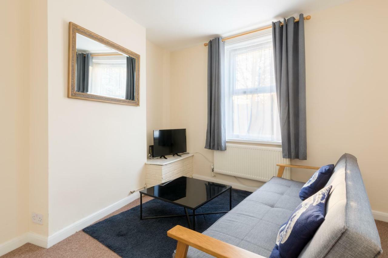 Well Presented 2 Bedroom House - Sleeps Four レミントンスパー エクステリア 写真